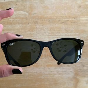 Black wayfarer sunglasses